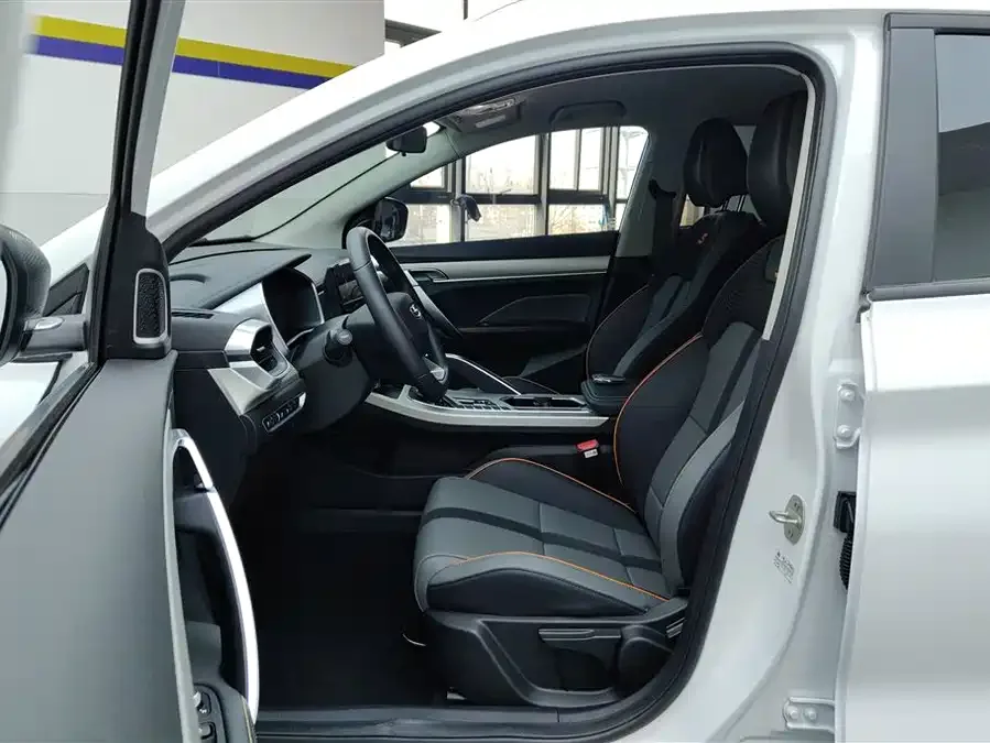 Geely Coolray SX11 Geely Binyue 2024 1.5T DCT Dragon Edition 2024 — миниатюра 3