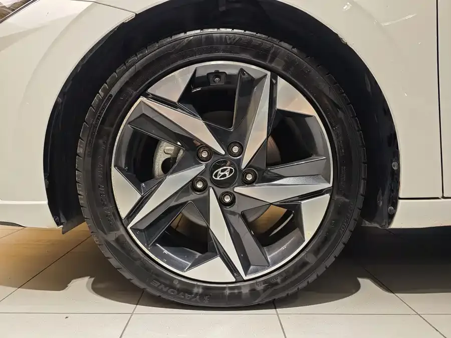 Hyundai Elantra Elantra 2022 1.5L CVT LUX Premium Edition 2023 — миниатюра 2