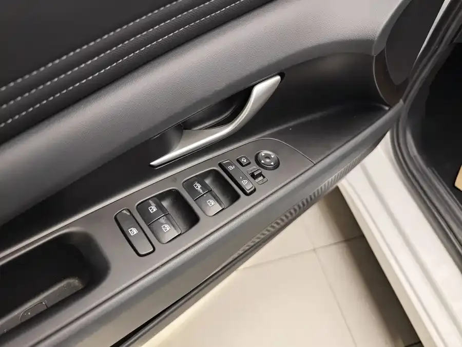 Hyundai Elantra Elantra 2022 1.5L CVT LUX Premium Edition 2023 — миниатюра 3
