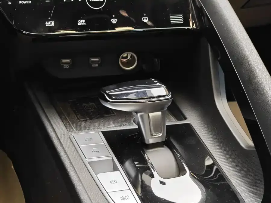 Hyundai Elantra Elantra 2022 1.5L CVT LUX Premium Edition 2023 — миниатюра 5