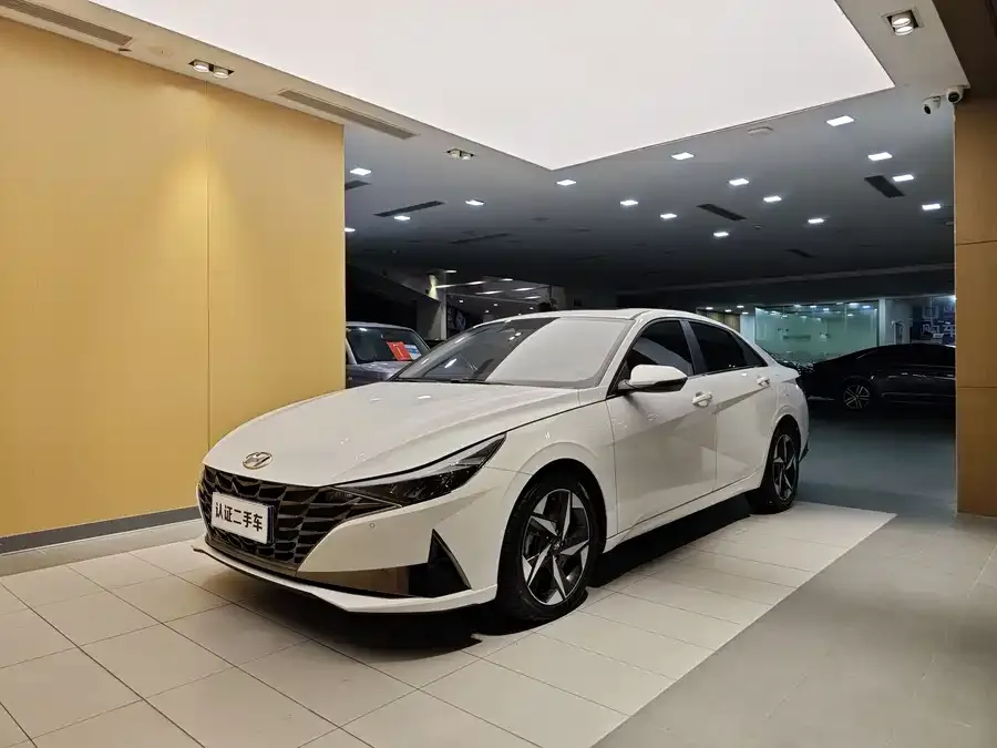 Hyundai Elantra Elantra 2022 1.5L CVT LUX Premium Edition 2023 — фото 1, купить с доставкой в Москву