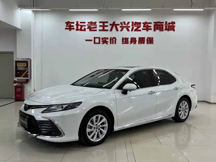 Toyota Camry Camry 2023 2.0G Deluxe Edition 2023 — фото 1, купить с доставкой в Москву