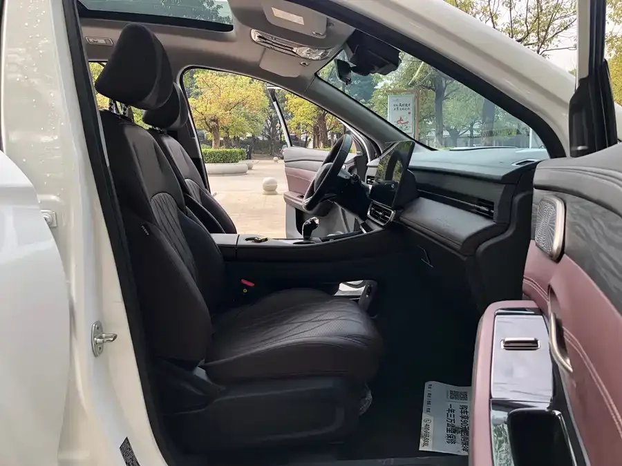 Jetour X90 PRO JETOUR X90 PRO 2024 2.0T DCT Luxury Edition 5 Seaters 2024 — миниатюра 5