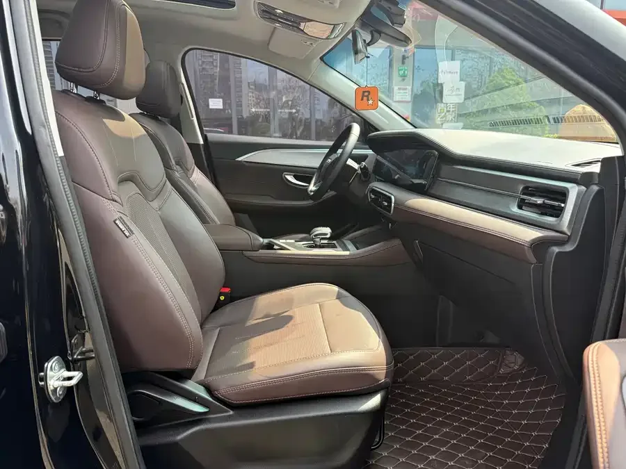 Jetour X90 PLUS JETOUR X90 PLUS 2023 1.6TD DCT Villa 5 Seaters 2023 — миниатюра 4