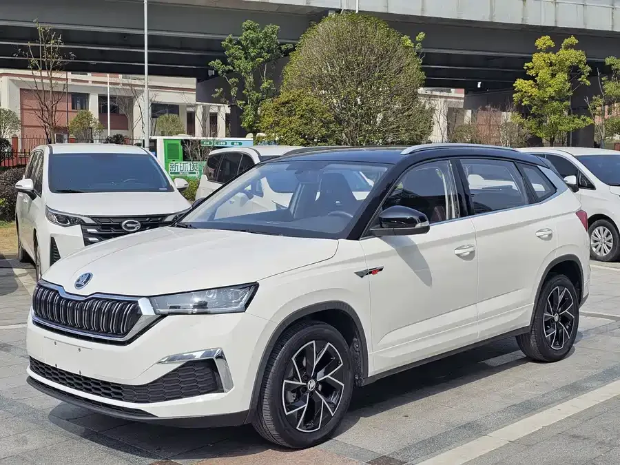 Skoda Kamiq 2021 KOMIC GT TSI230 DSG Flagship Edition 2022 — фото 1, купить с доставкой в Москву