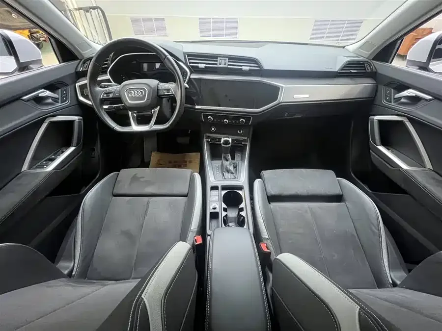 Audi Q3 2022 35 TFSI Fashionable and Dynamic 2022 — миниатюра 4