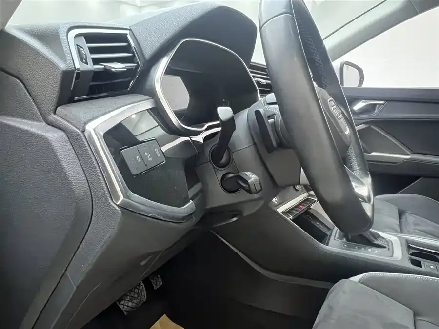 Audi Q3 2022 35 TFSI Fashionable and Dynamic 2022 — миниатюра 5