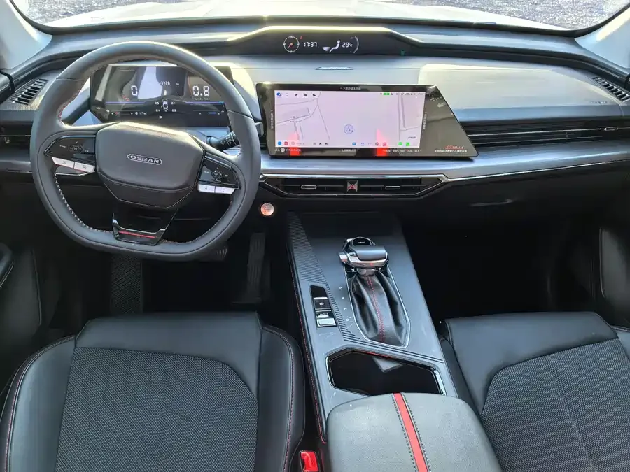 Oshan Z6 Changan Auchan Z6 2023 Blue Whale 1.5T DCT smart model 2023 — миниатюра 2