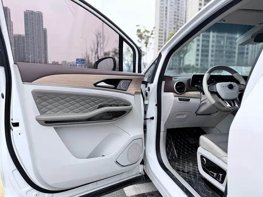 Dongfeng popular yachts Fengxing Yacht 2022 1.5T DCT Wave Chaser Edition 2023 — миниатюра 3