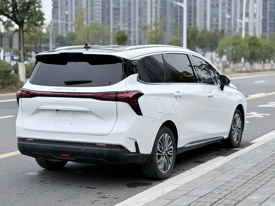 Dongfeng popular yachts Fengxing Yacht 2022 1.5T DCT Wave Chaser Edition 2023 — миниатюра 5