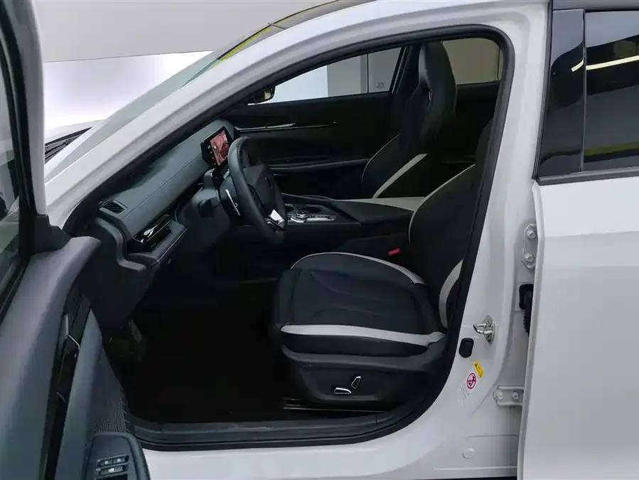 Changan UNI-V Changan UNI-V 2023 1.5T Premium Edition 2024 — миниатюра 3