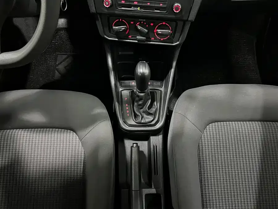 Volkswagen Santana Santana 2021 1.5L Automatic Fashion Edition 2023 — миниатюра 4
