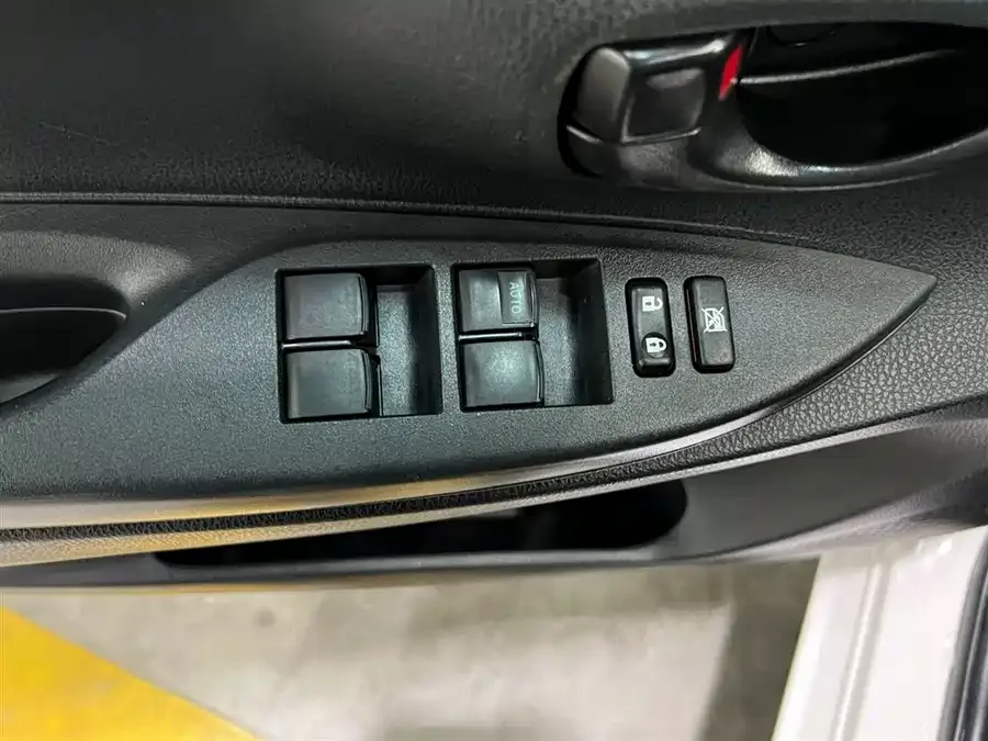 Toyota Vios FS Vios FS 2022 1.5L 20th Anniversary Edition 2022 — миниатюра 3