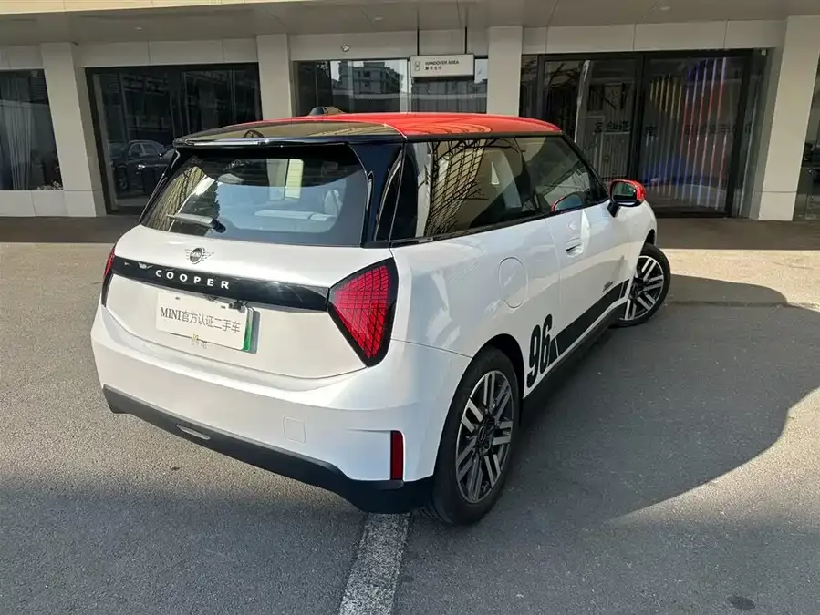 MINI electric COOPER Electric MINI COOPER 2024 456km COOPER E Classic 2025 — миниатюра 2