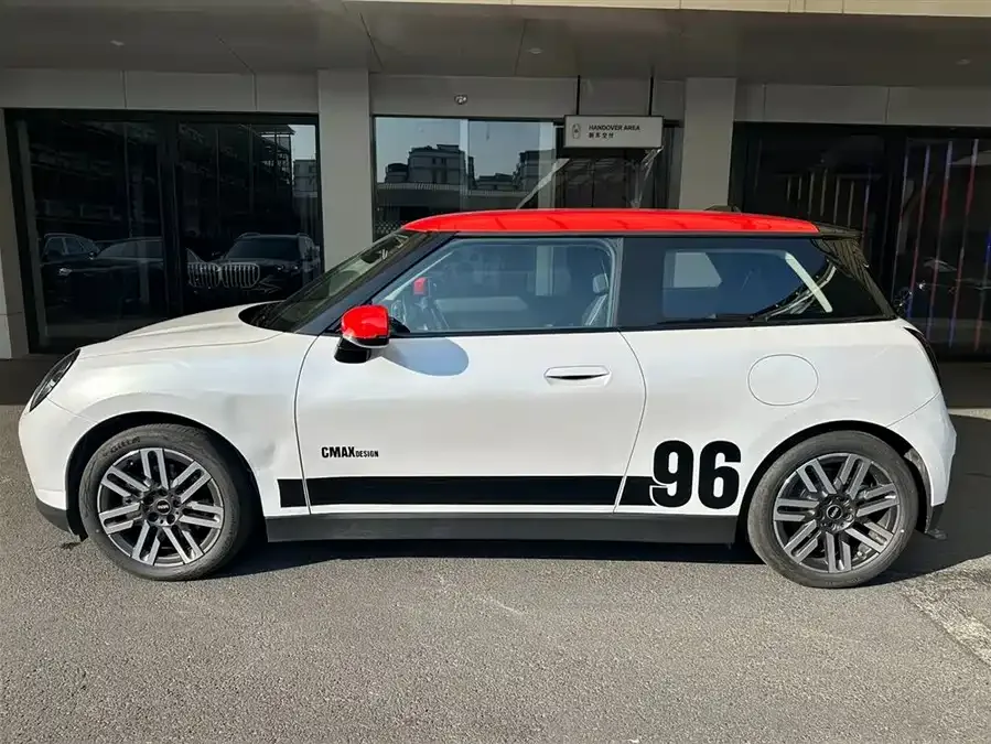 MINI electric COOPER Electric MINI COOPER 2024 456km COOPER E Classic 2025 — миниатюра 3
