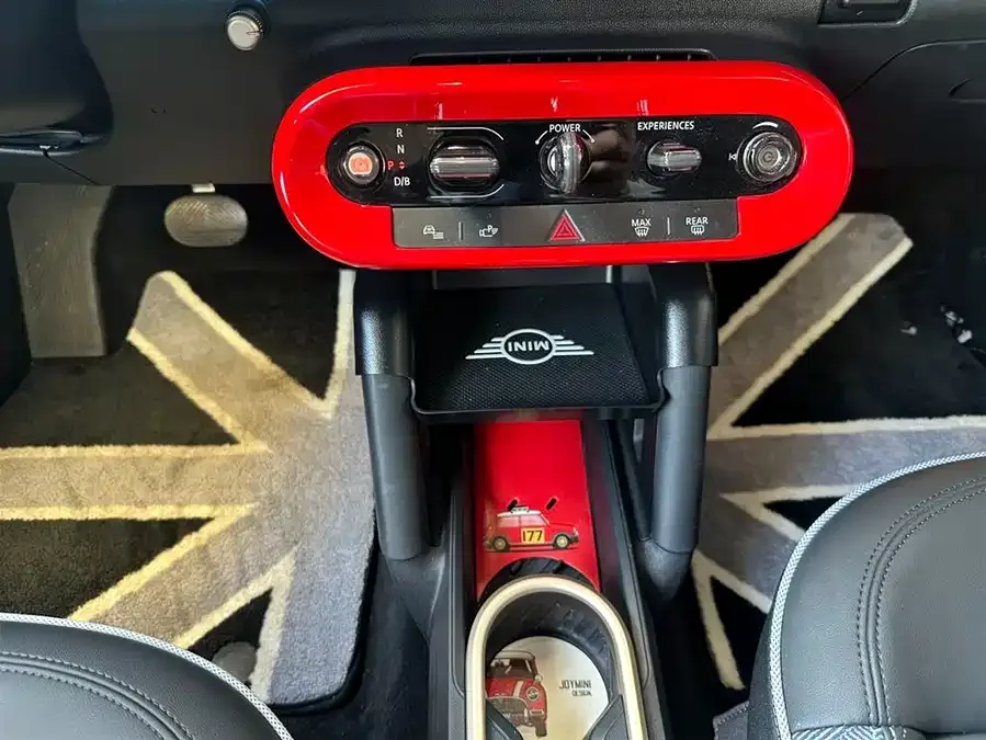 MINI electric COOPER Electric MINI COOPER 2024 456km COOPER E Classic 2025 — миниатюра 5