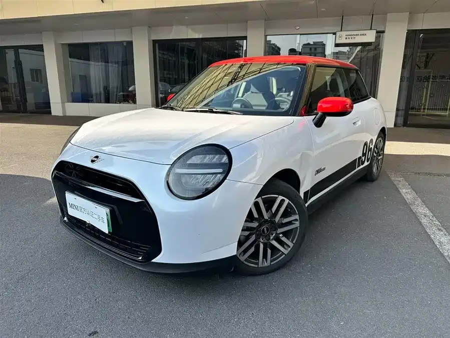 MINI electric COOPER Electric MINI COOPER 2024 456km COOPER E Classic 2025 — фото 1, купить с доставкой в Москву