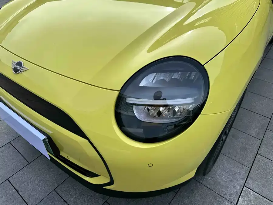MINI electric COOPER Electric MINI COOPER 2024 456km COOPER E Classic 2024 — миниатюра 3