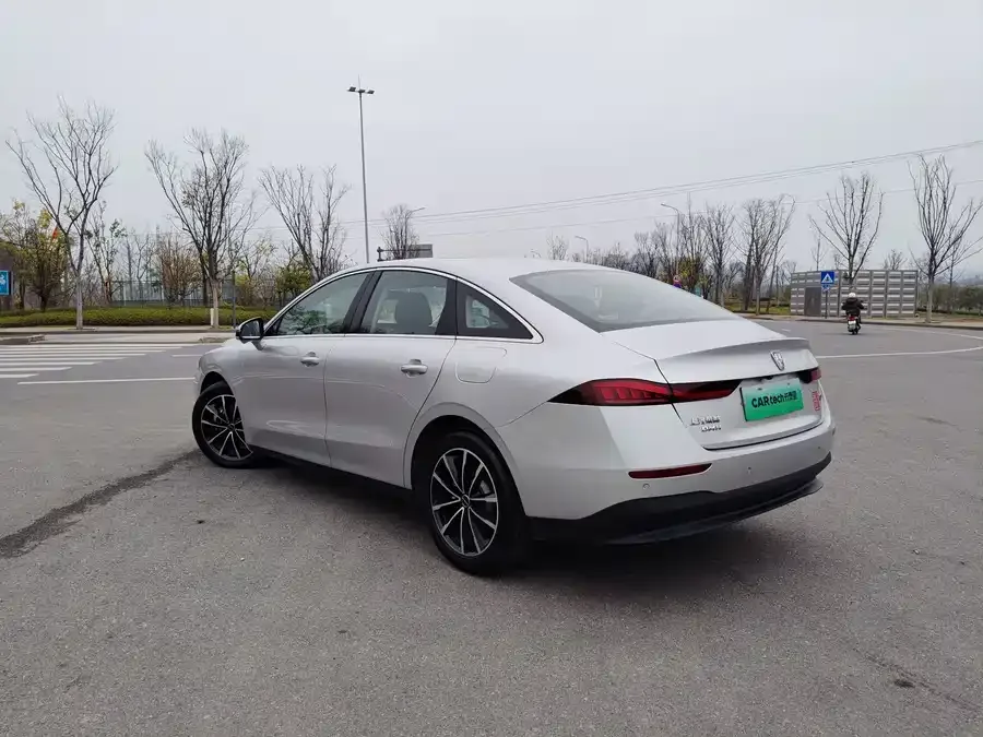 Roewe D7 Roewe D7 2025 DMH 125km World Champion Excellence Edition 2025 — миниатюра 2