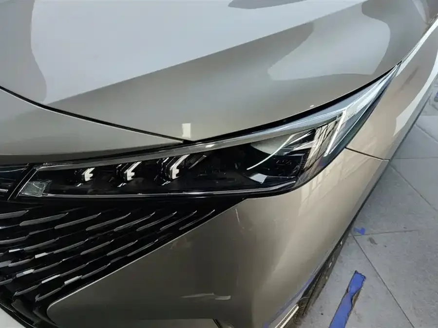 Roewe RX5 New Energy Roewe RX5 New Energy 2023 eRX5 Super Hybrid Superior Edition 2026 — миниатюра 2