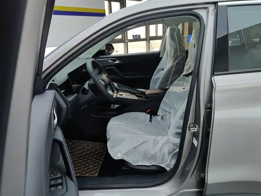 Roewe RX5 New Energy Roewe RX5 New Energy 2023 eRX5 Super Hybrid Superior Edition 2026 — миниатюра 3