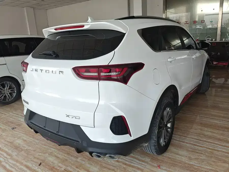 Jetour X70 JETOUR X70 2023 1.5T DCT Beyond PRO Edition 7 Seaters 2023 — миниатюра 3