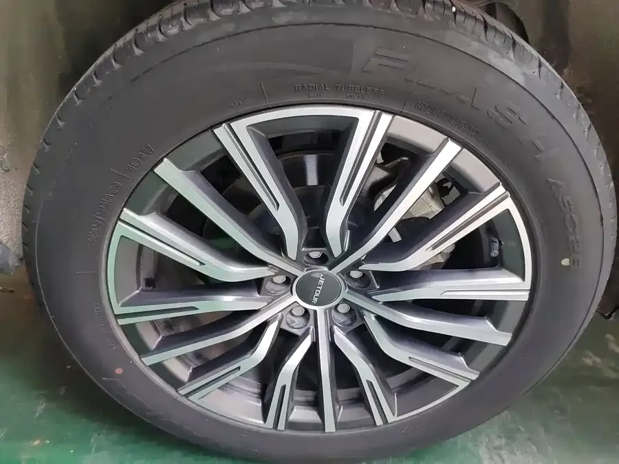 Jetour X90 PLUS JETOUR X90 PLUS 2023 Model 1.6TD DCT Villa 7 Seaters 2023 — миниатюра 3