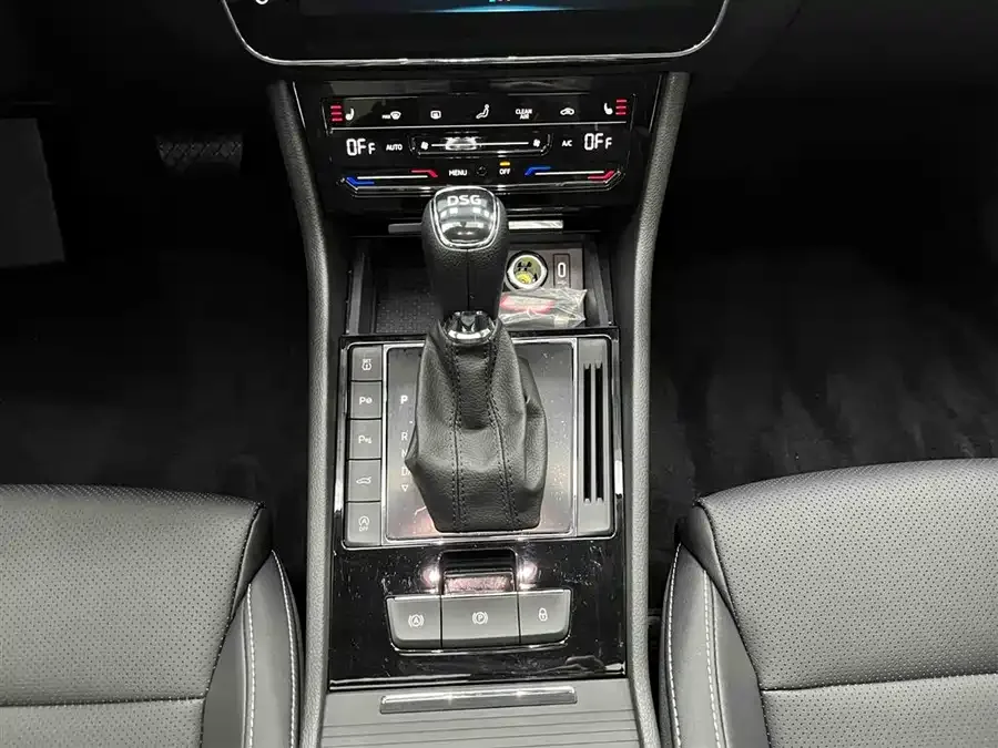 Skoda SuperB Superpa 2024 TSI280 DSG Exclusive Edition 2024 — миниатюра 2
