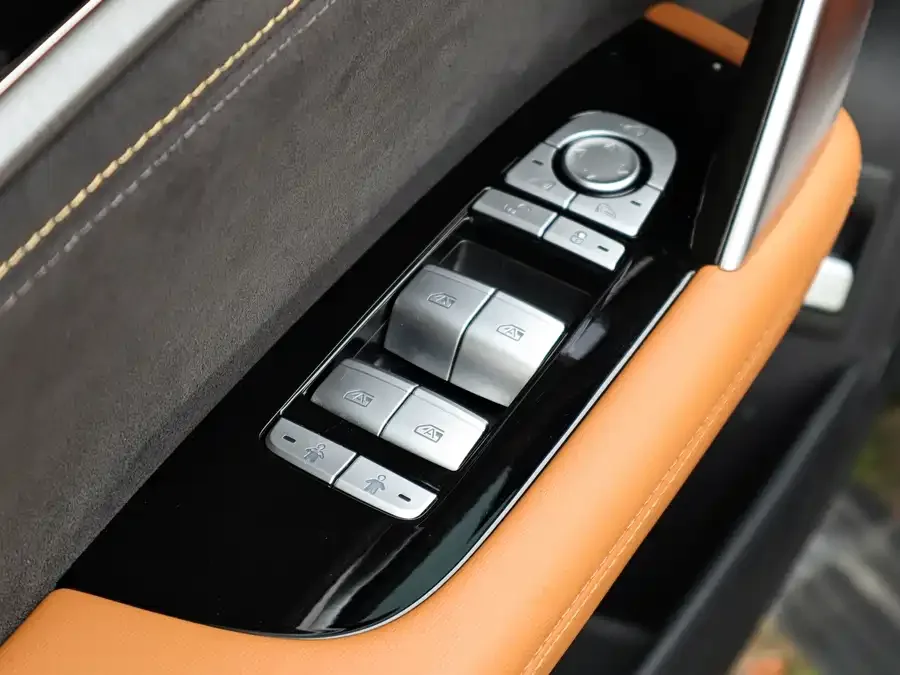 BYD Tang New Energy Tang New Energy 2023 DM-i Champion Edition 112KM Premium Edition 2023 — миниатюра 4