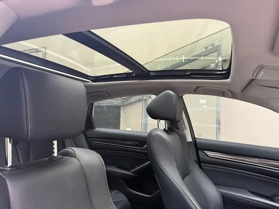 Honda Accord 2022 Accord 260TURBO Fantasy Night Premium Edition 2023 — миниатюра 5