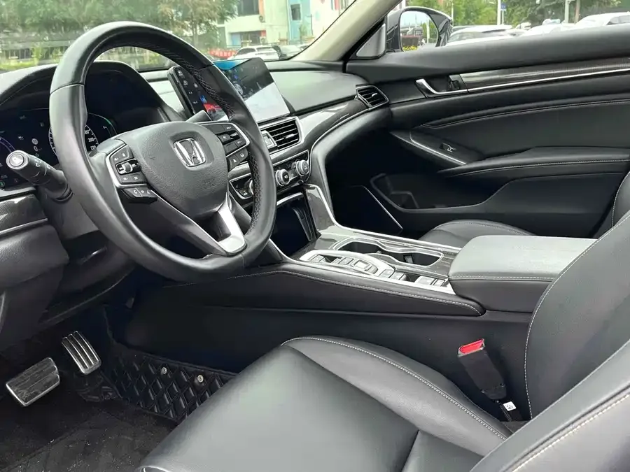 Honda Accord Accord 2022 260TURBO Deluxe Edition 2022 — миниатюра 2