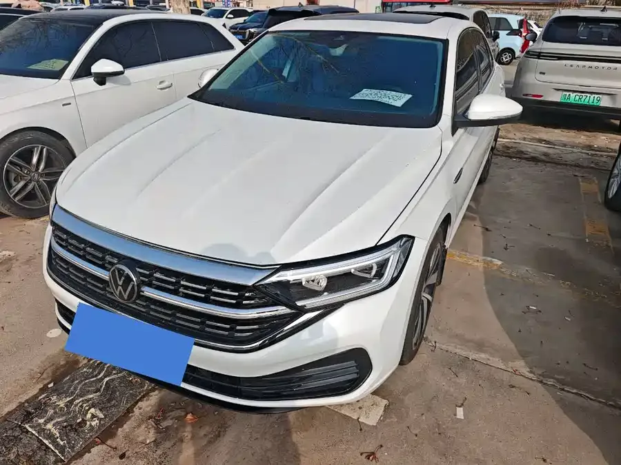 Volkswagen Sagitar 2025 Sagitar 300TSI DSG Excellence Edition 2024 — фото 1, купить с доставкой в Москву