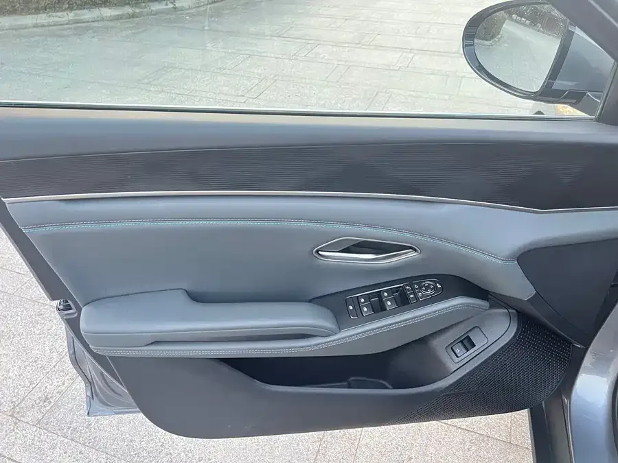 BYD Qin L Qin L 2025 DM-i Intelligent Driving Edition 120KM Beyond Edition 2025 — миниатюра 2