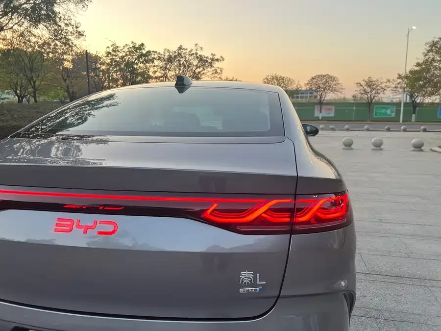 BYD Qin L Qin L 2025 DM-i Intelligent Driving Edition 120KM Beyond Edition 2025 — миниатюра 5