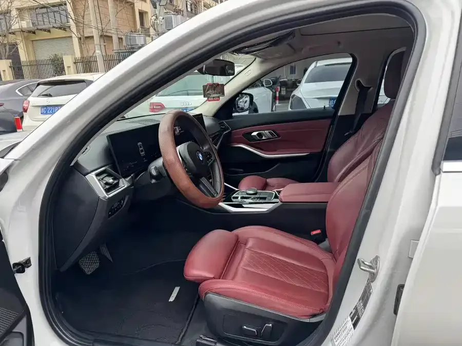 BMW 3 series BMW 3 Series 2024 320Li M Sport Package 2024 — миниатюра 2