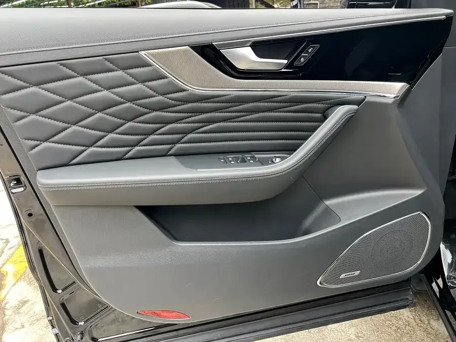 Hongqi HS5 Hongqi HS5 2022 facelift 2.0T Zhilian Qixiang Edition 2023 — миниатюра 4
