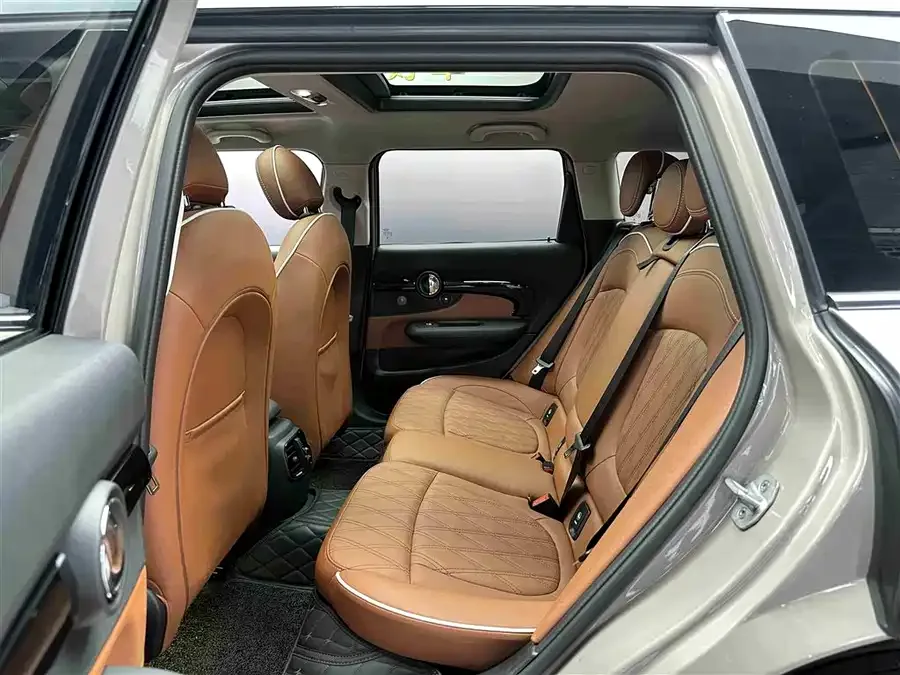 MINI CLUBMAN MINI CLUBMAN 2023 facelift 1.5T COOPER Connoisseur 2023 — миниатюра 4