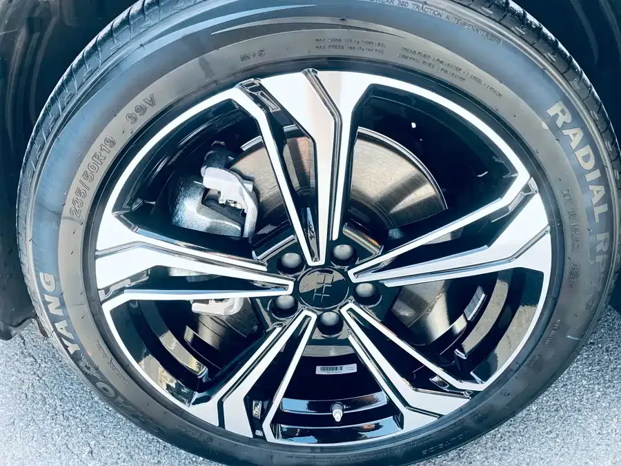 Geely Galaxy L7 Galaxy L7 2025 EM-i 115km Exploration+ Edition 2025 — миниатюра 3