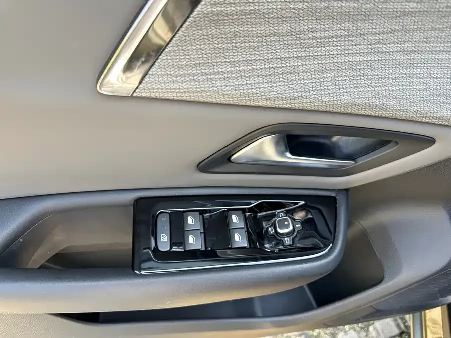 Citroen Versailles C5 X Versailles C5 X 2021 1.6T Enjoy Extraordinary 2022 — миниатюра 2