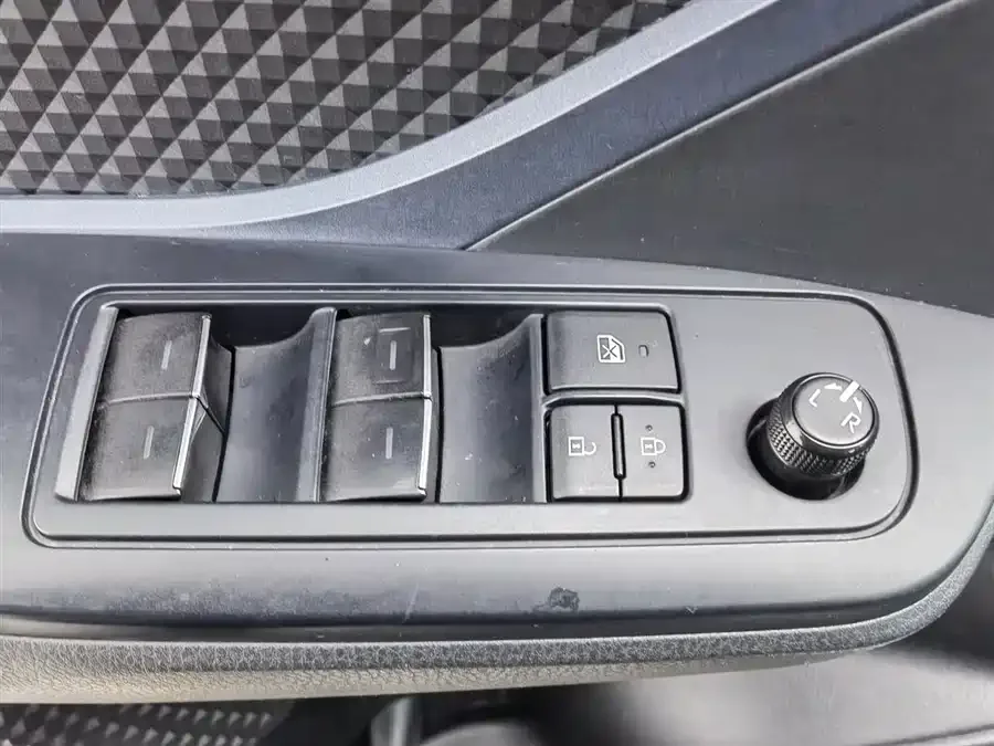 Toyota IZOA IZOA 2021 2.0L Yixiang Edition 2022 — миниатюра 3