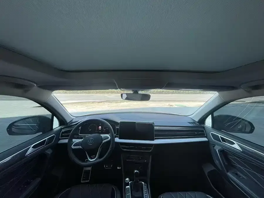 Volkswagen Tiguan L Tiguan L 2025 Outstanding Model 330TSI Automatic 2WD R-Line Dragon Glory Edition 2025 — миниатюра 2