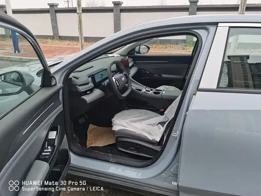 Geely Galaxy L6 Galaxy L6 2025 EM-i 140km Exploration+ Edition 2026 — миниатюра 3