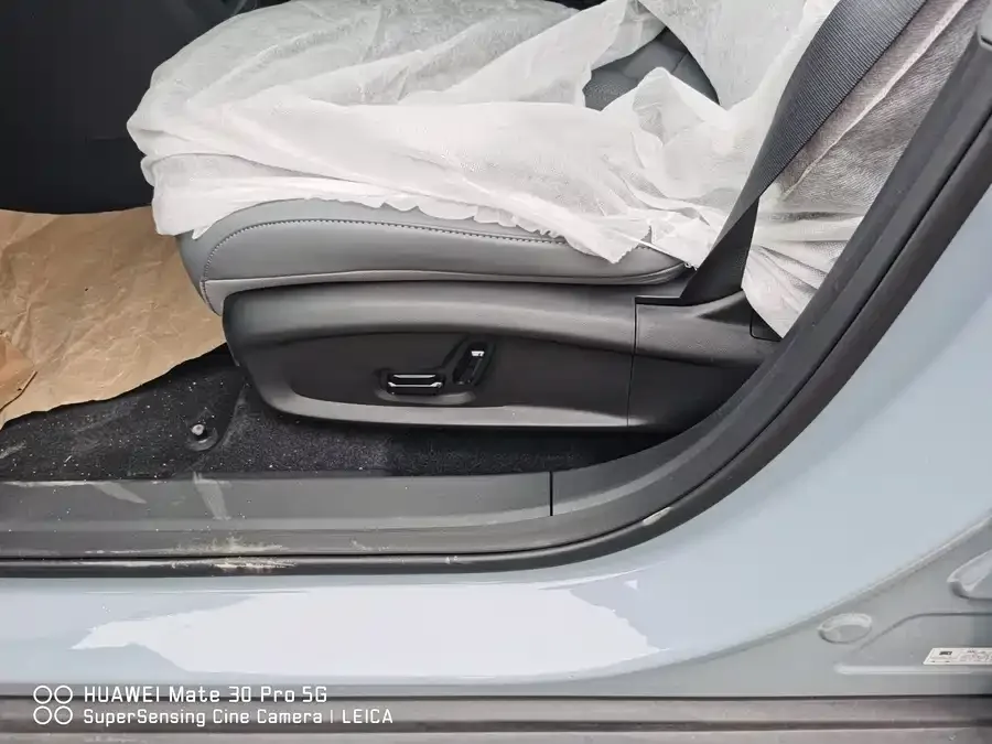 Geely Galaxy L6 Galaxy L6 2025 EM-i 140km Exploration+ Edition 2026 — миниатюра 4