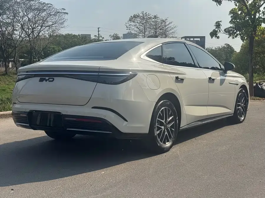 BYD seal Haibao 2024 Glory Edition DM-i 1.5L 121km Elite 2024 — миниатюра 2
