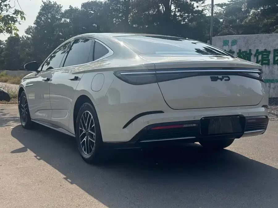 BYD seal Haibao 2024 Glory Edition DM-i 1.5L 121km Elite 2024 — миниатюра 4