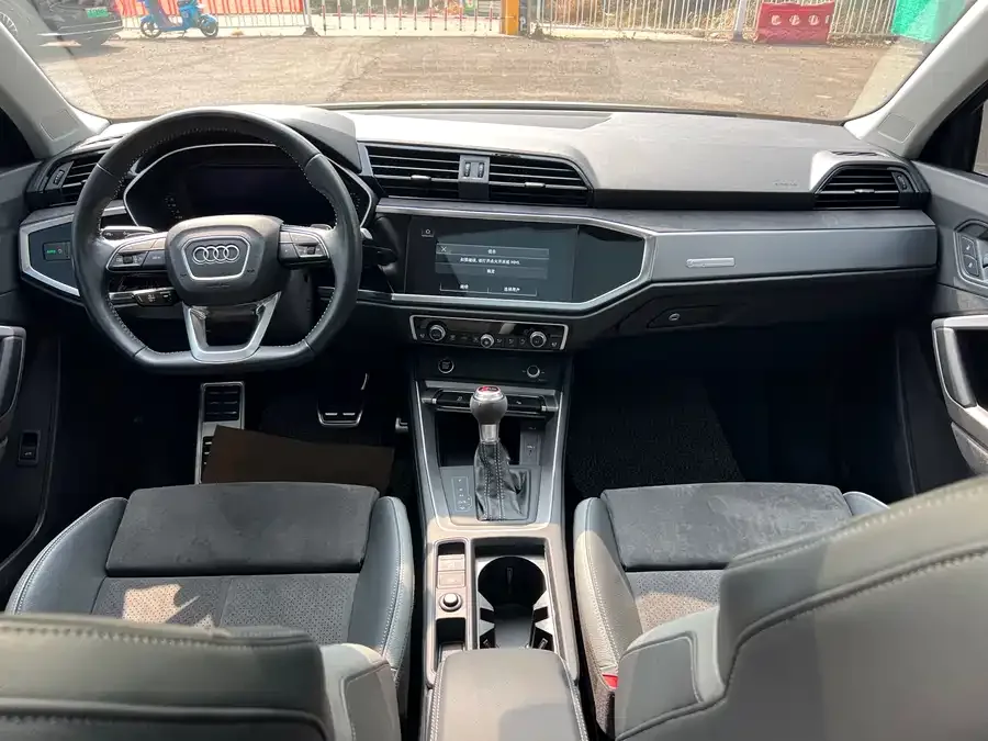 Audi Q3 2022 35 TFSI Fashionable and Dynamic 2022 — миниатюра 2
