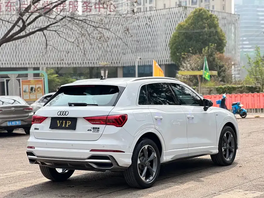 Audi Q3 2022 35 TFSI Fashionable and Dynamic 2022 — миниатюра 4