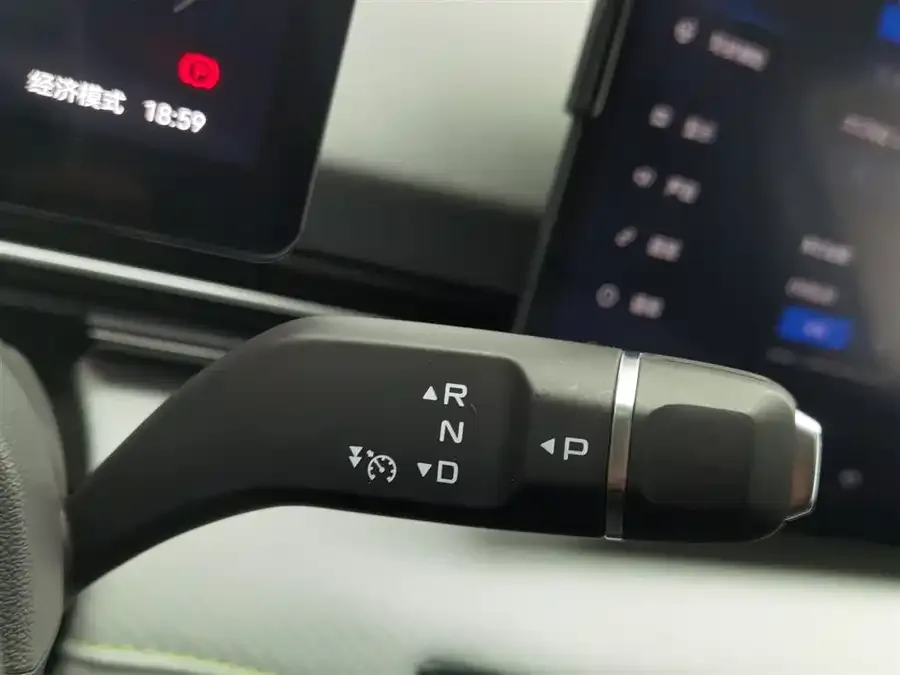 Pentium Yueyi 03 Yueyi 03 2025 565km Leisure Edition 2025 — миниатюра 4