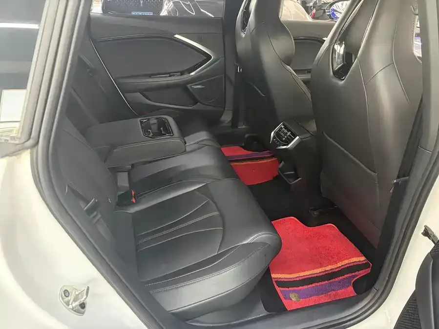 MG 7 MG7 2023 2.0T Automatic Beauty Hunter Premium Edition 2023 — миниатюра 2