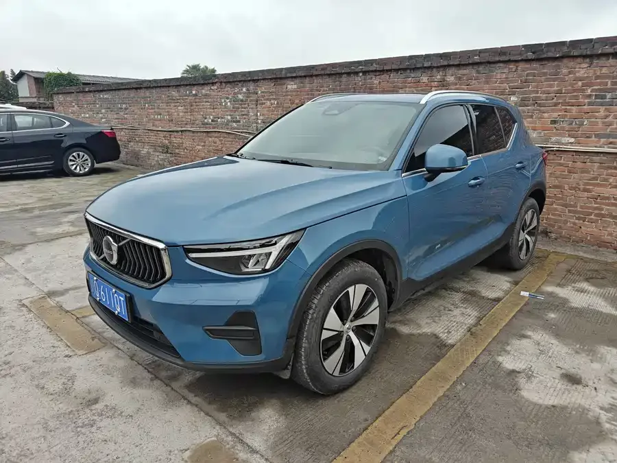 Volvo XC40 2024 B3 Zhiyuan Luxury Edition 2023 — фото 1, купить с доставкой в Москву